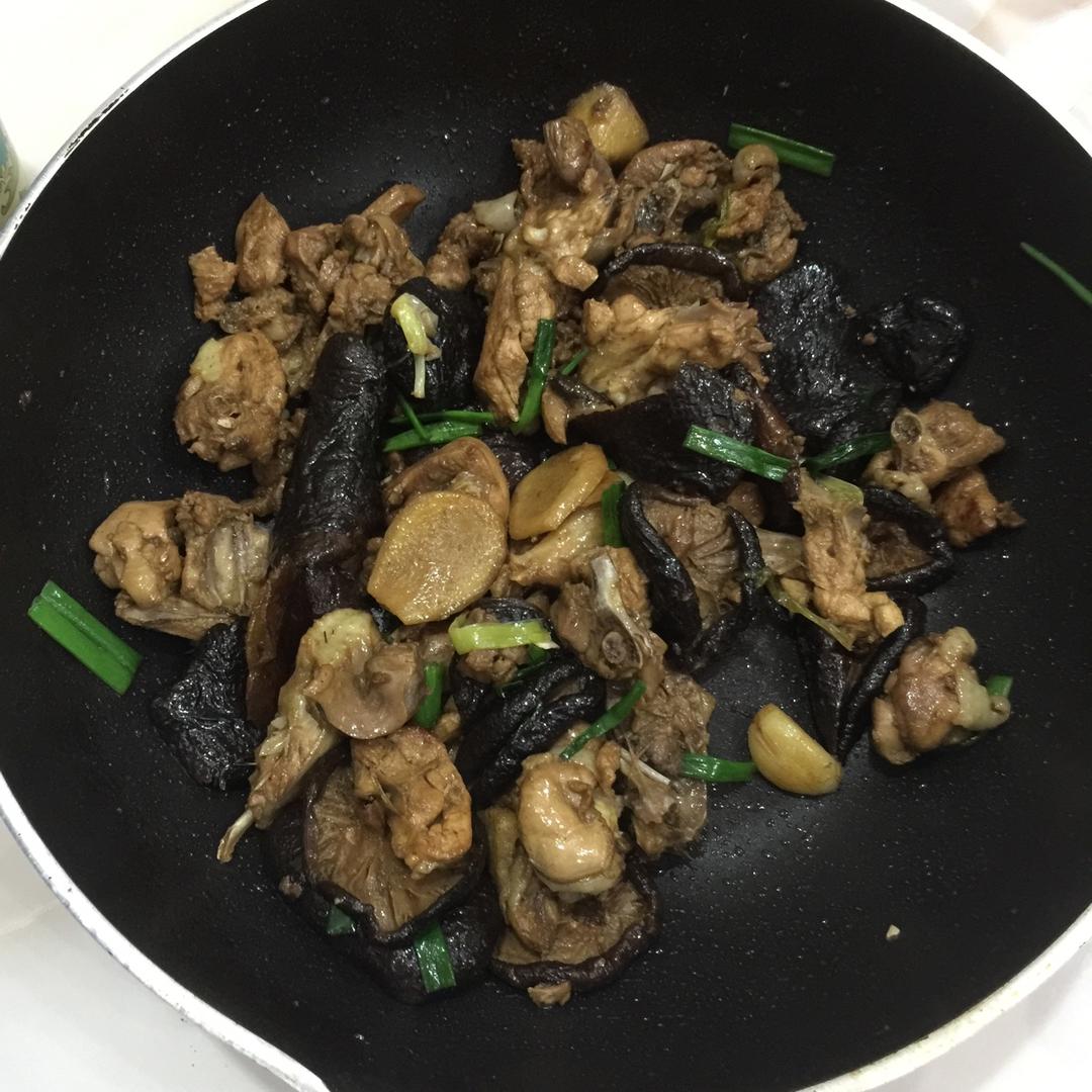 香菇焖鸡