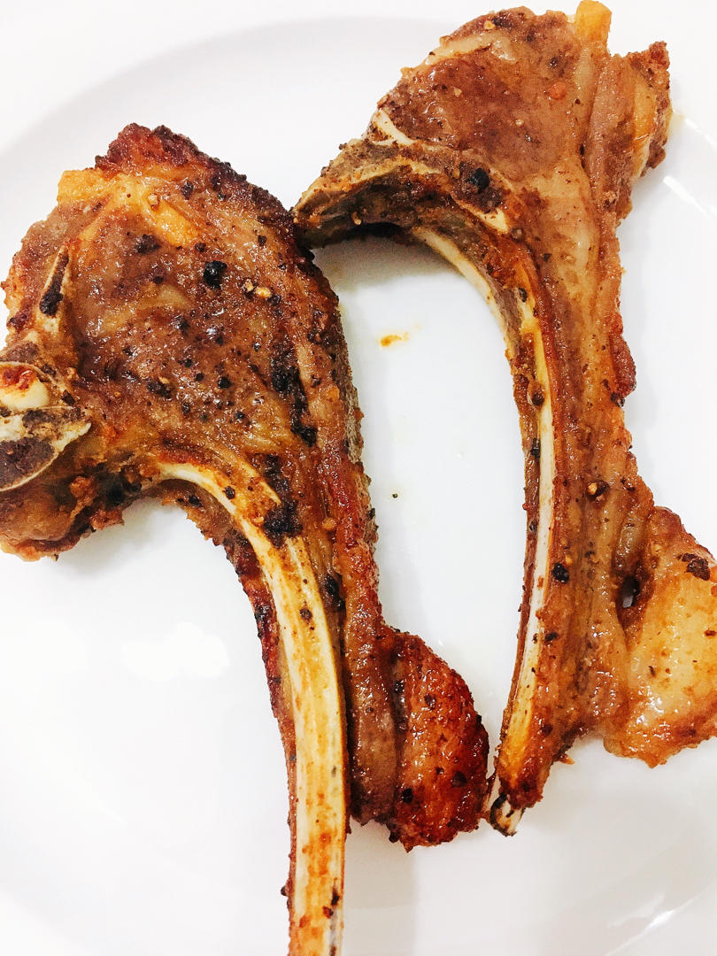 这双手虽然小做的蒜香煎羊排