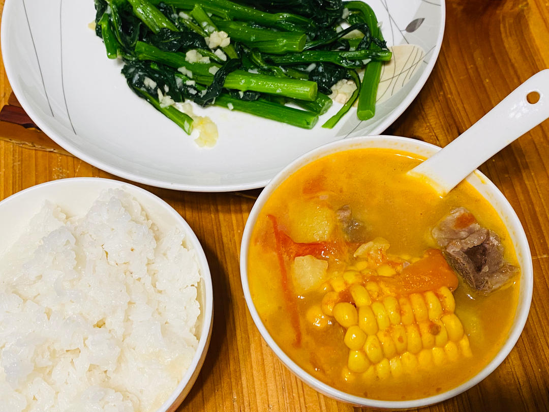 番茄土豆玉米排骨汤