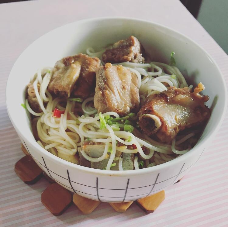 红烧麻油排骨面