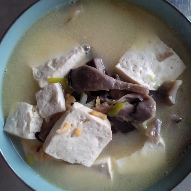 海米蘑菇炖豆腐的做法