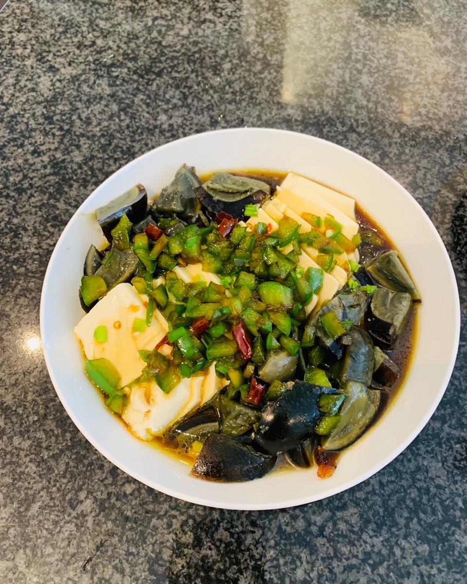 皮蛋拌豆腐