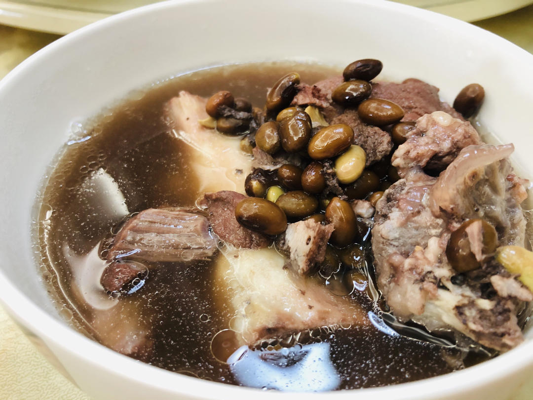 【黑豆猪筒骨汤图片】快让开我来下厨房_下厨房
