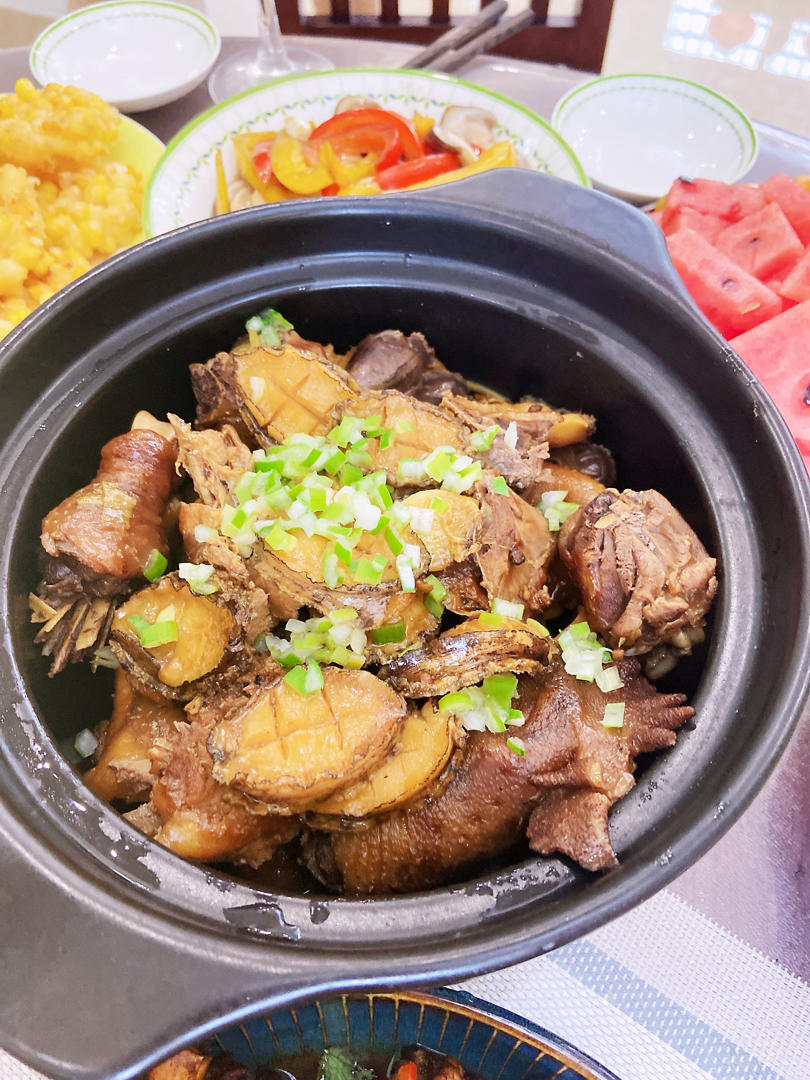 绝对拿的出手的待客菜：鲍鱼海鲜鸡煲