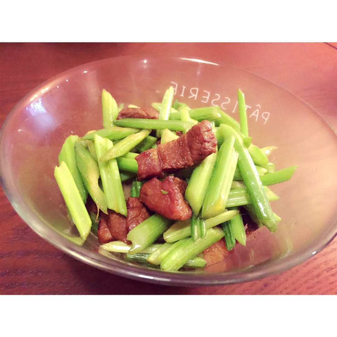 芹菜炒肉