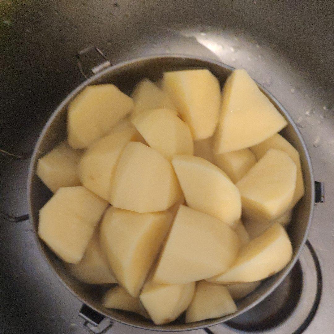 土豆炖腊排骨(香辣版)