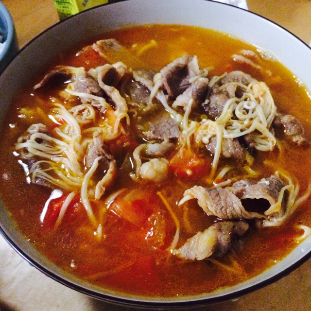 金针菇肥牛番茄锅