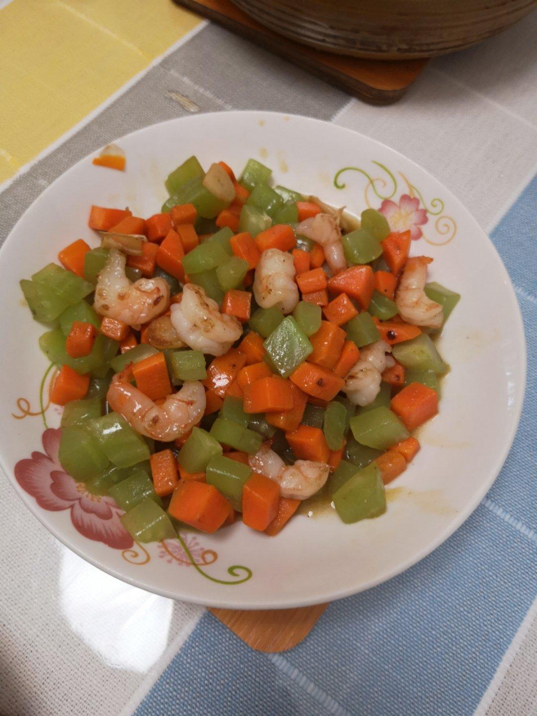 胡萝卜莴笋炒虾仁超下饭
