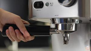 视频|用家用咖啡机，做出拉花的Cappuccino的做法 步骤4