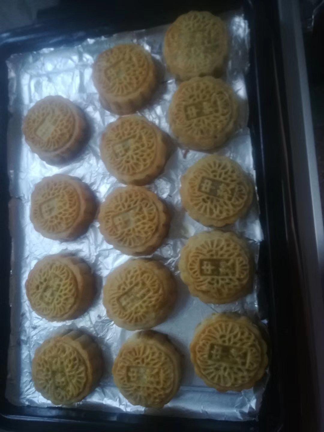 广式月饼－－蛋黄豆沙月饼