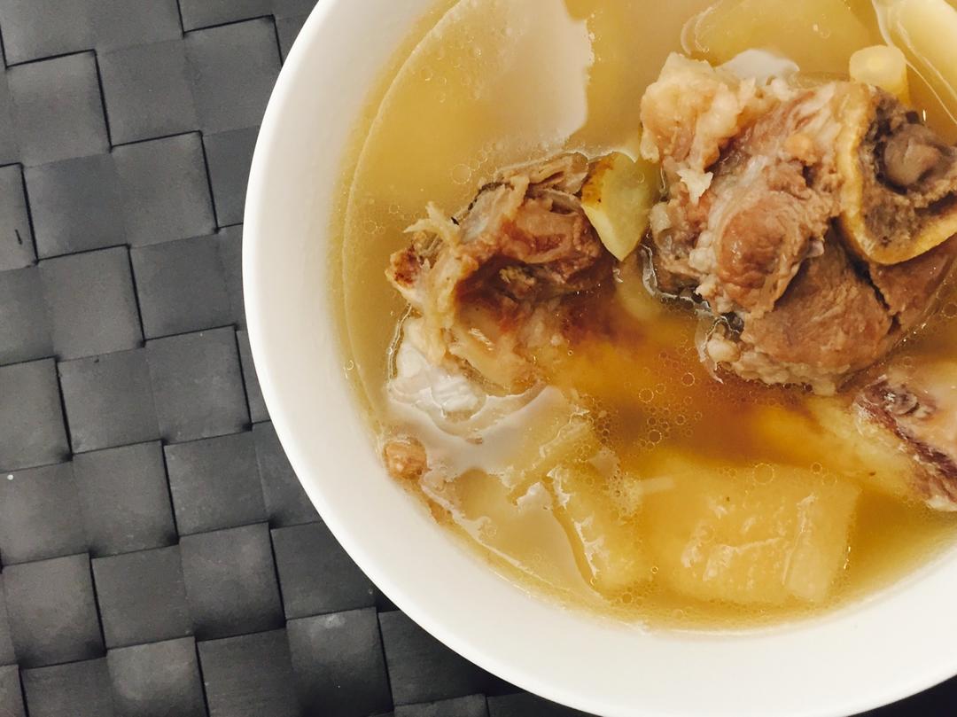 向上的喜大熊做的沙参玉竹瘦肉汤