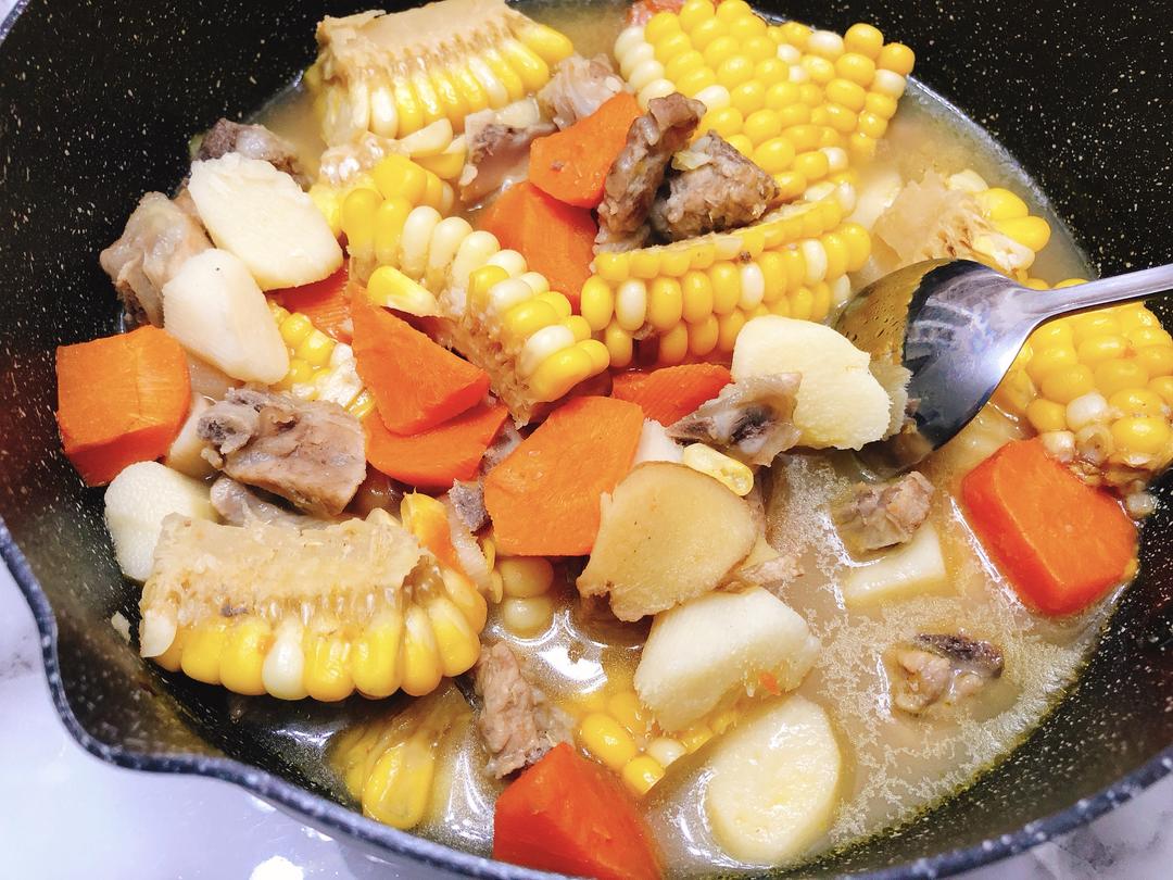 淮山胡萝卜玉米炖排骨