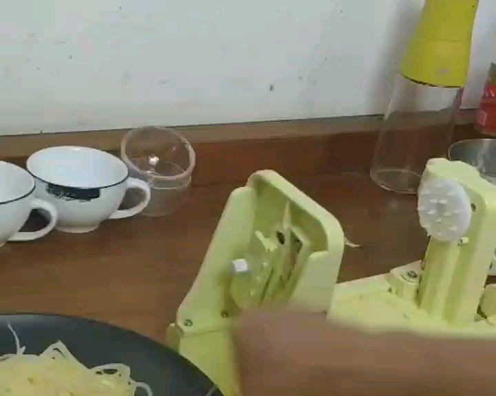 土豆的另类吃法，炸土豆丝面