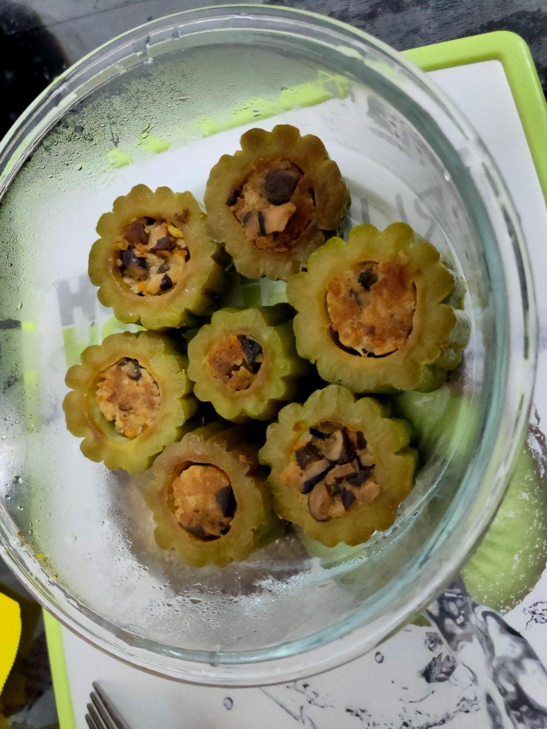 厨师长教你：“苦瓜酿肉”的家常做法，口感和味道很棒，先收藏了