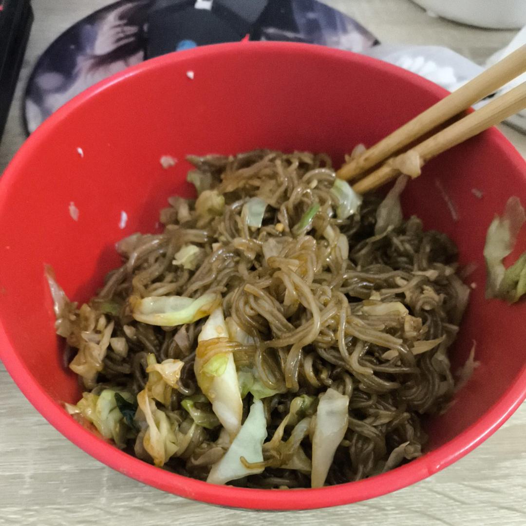 最近爱吃粉丝粉条～包菜炒粉丝