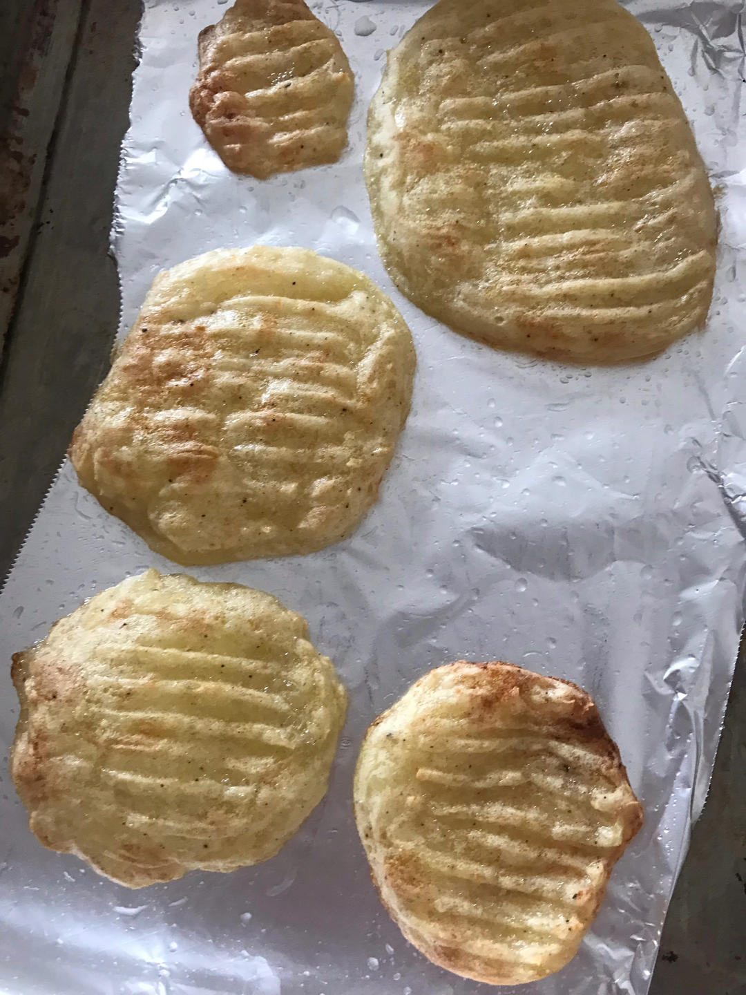 黑椒脆薯饼，一个土豆做一大盘的小零食，哄娃神器，强过薯片百倍