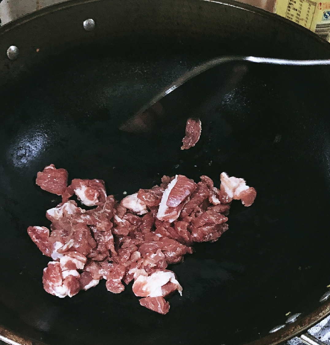 豌豆酸菜炒肉的做法 步骤1