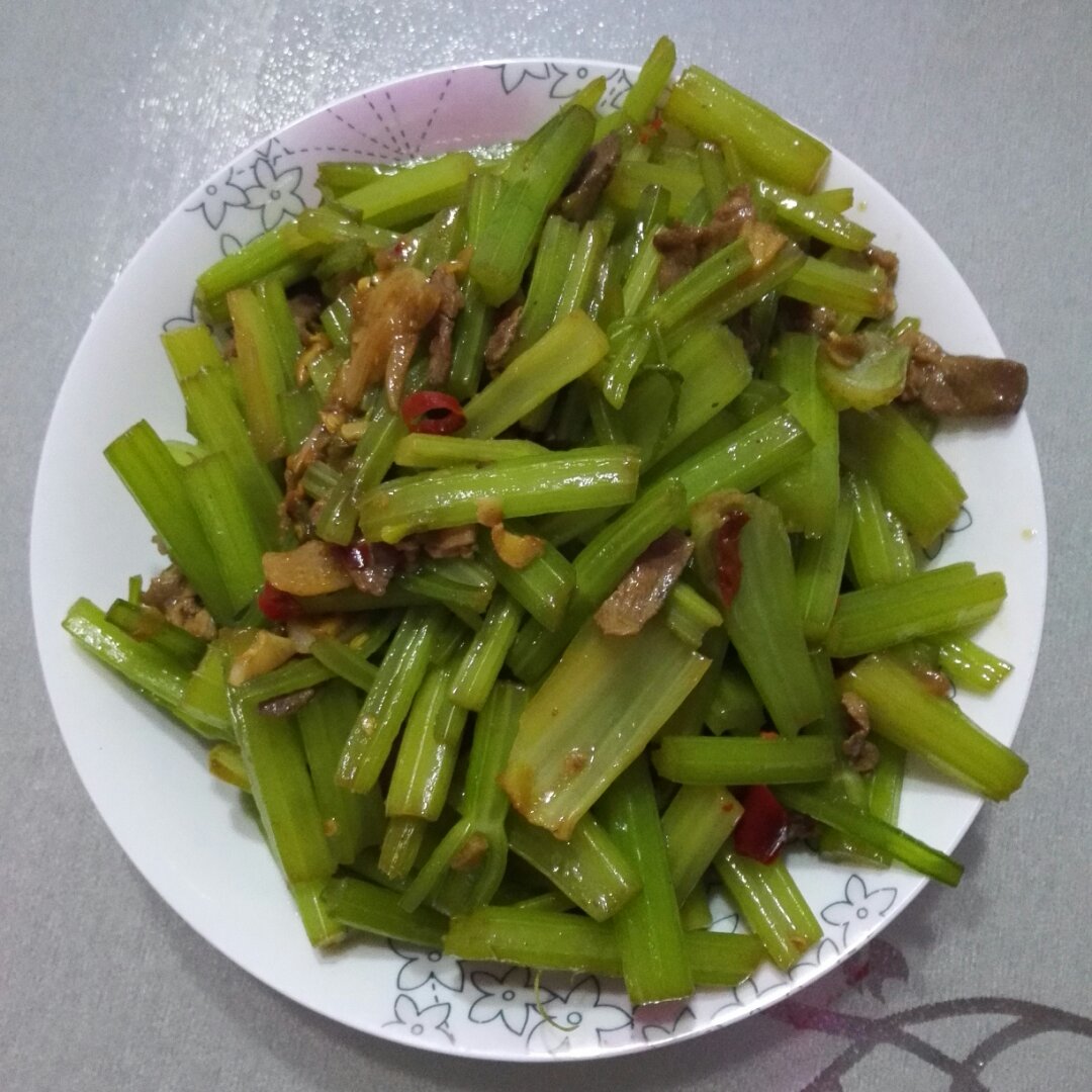 芹菜炒肉
