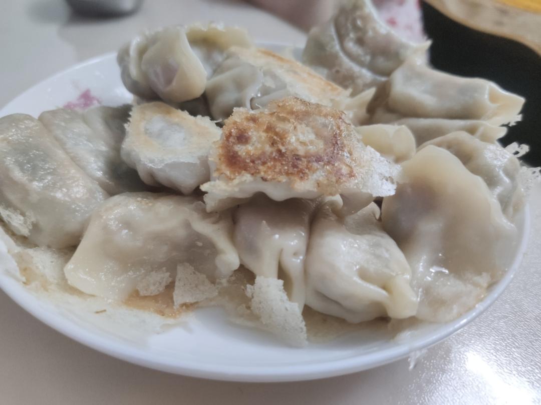 冰箱冷冻水饺做煎饺