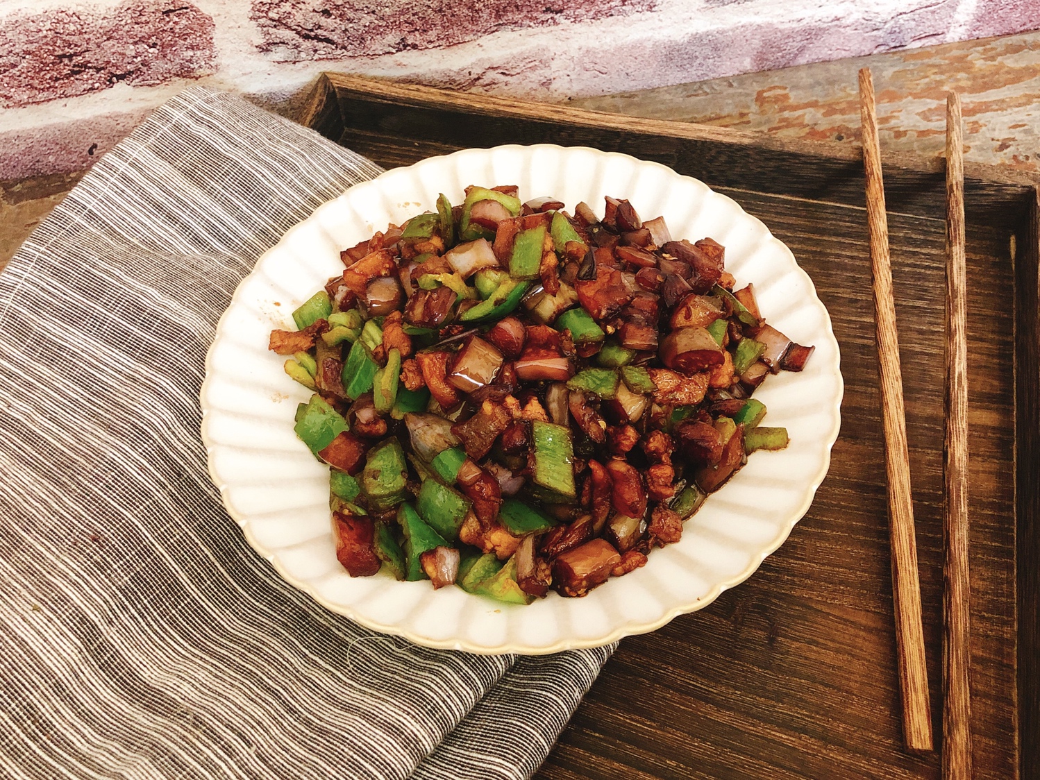 #麦子厨房#美食锅制作不加一滴水的肉炒茄丁的做法