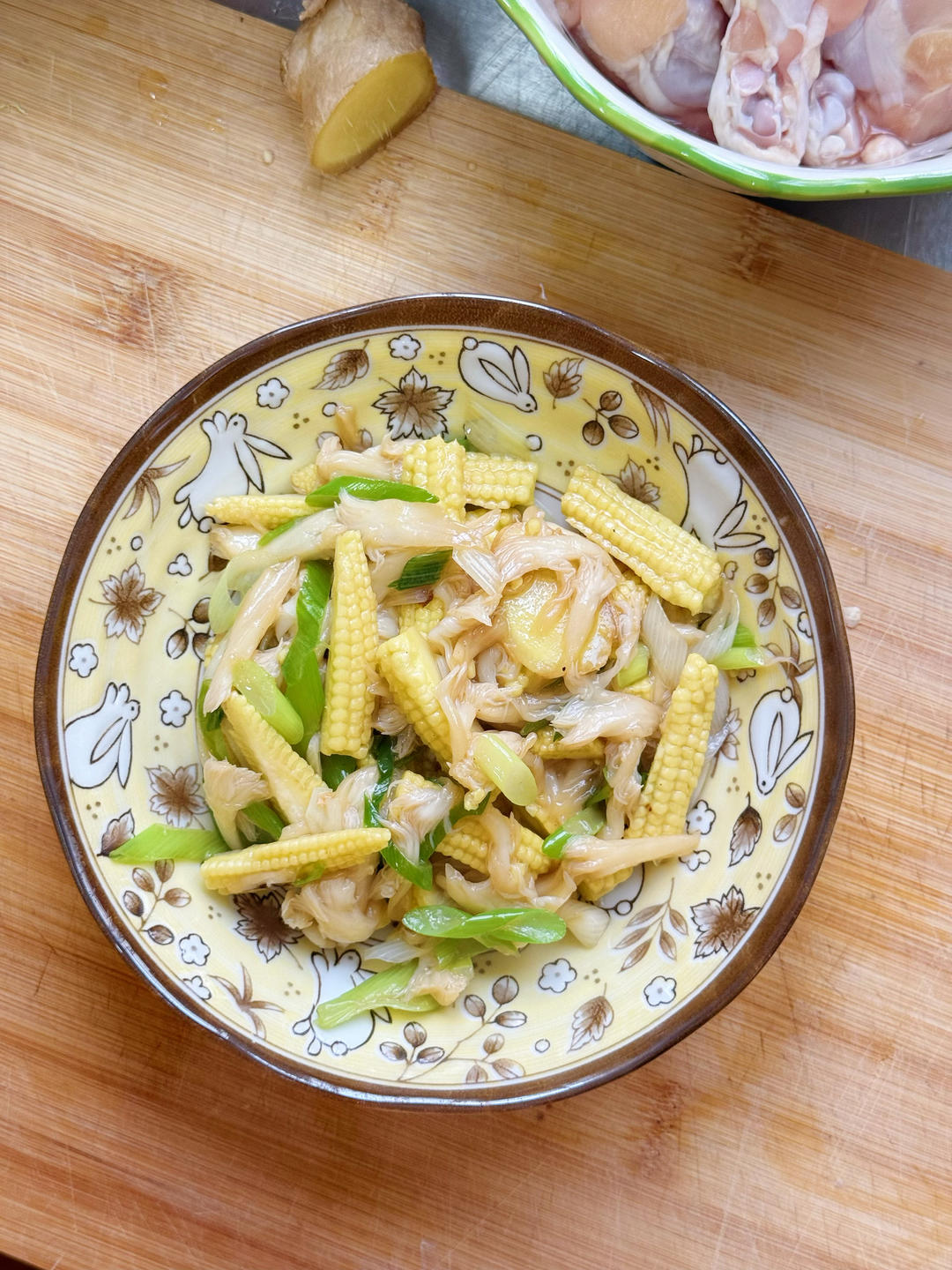 葱烧猴头菇玉米笋