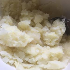 焗土豆泥超多芝士的做法 步骤2