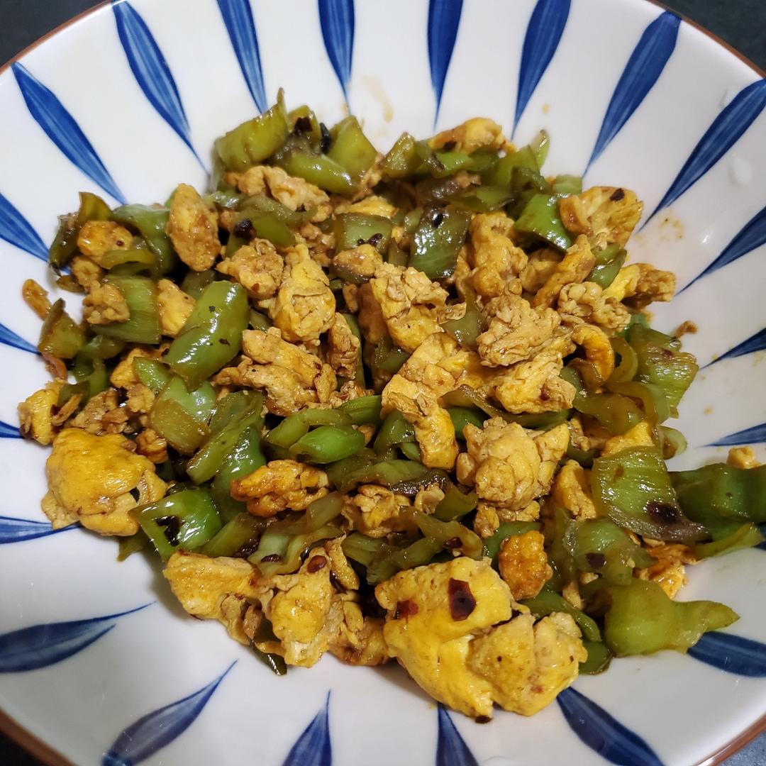 超级下饭的虎皮青椒炒鸡蛋，香辣入味