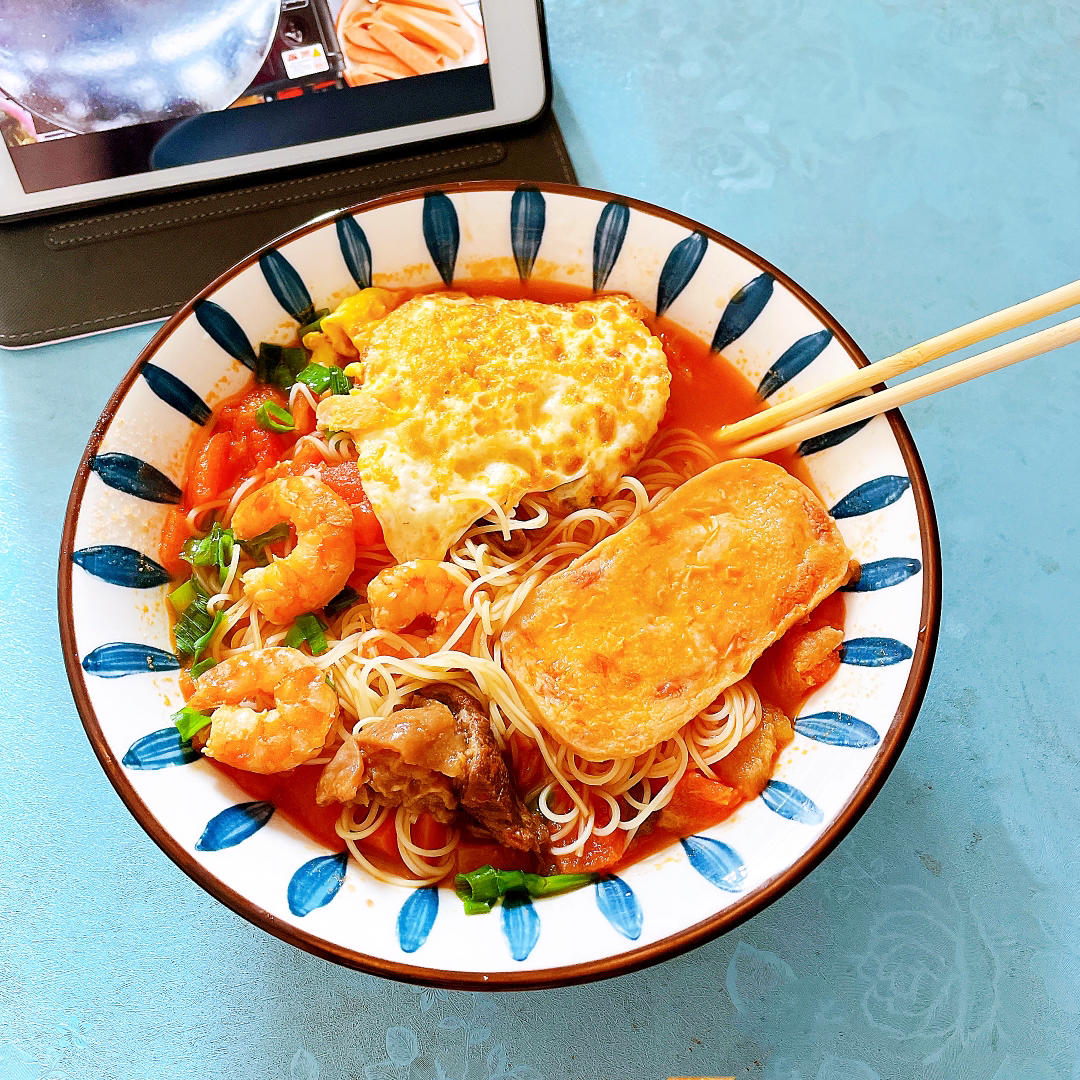 简单又开胃的番茄鸡蛋牛肉面