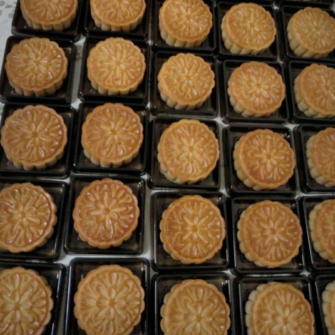 广式月饼—蛋黄莲蓉月饼