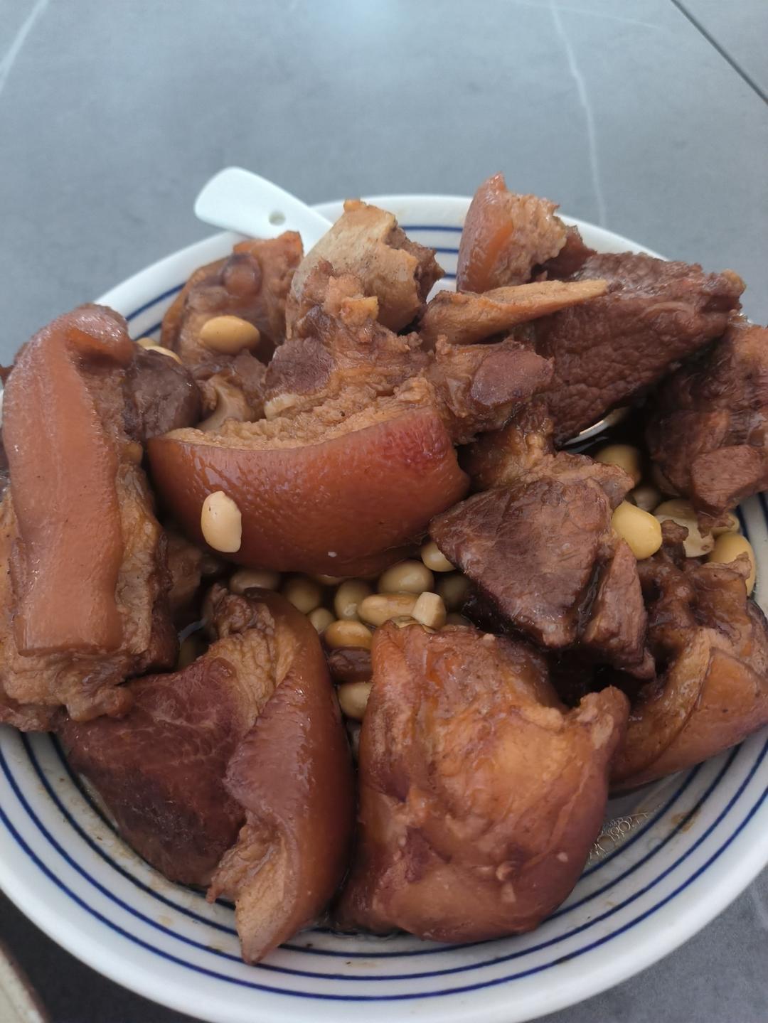 美味的家常菜：红烧猪蹄