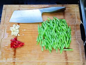 四季豆炒肉的做法 步骤2