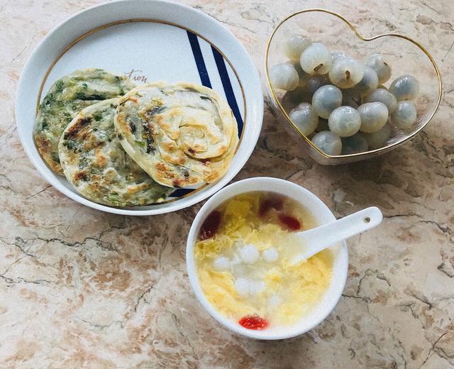 懒人葱油饼(饺子皮版.)的做法