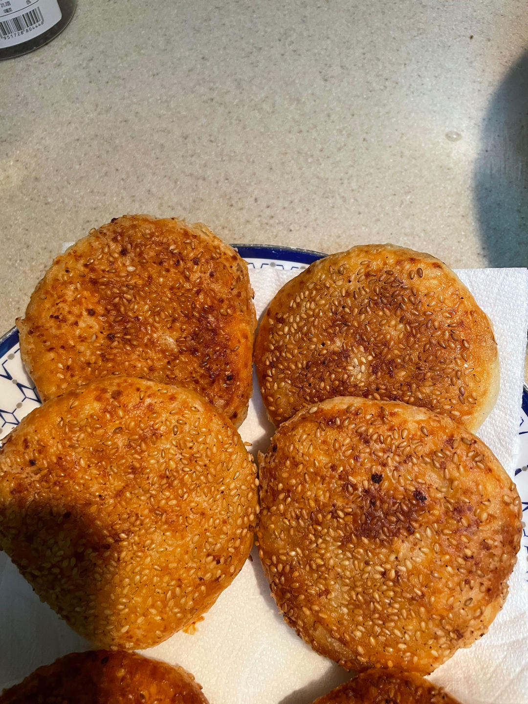 早餐店芝麻椒盐酥饼 外酥里软层次分明 一口咬下去直掉渣 附细节视频详解