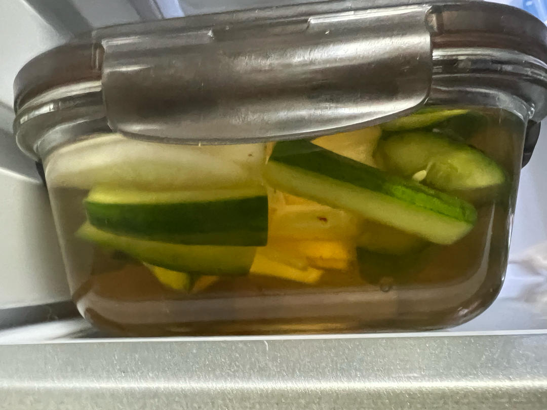 寿司醋渍黄瓜红皮白萝卜