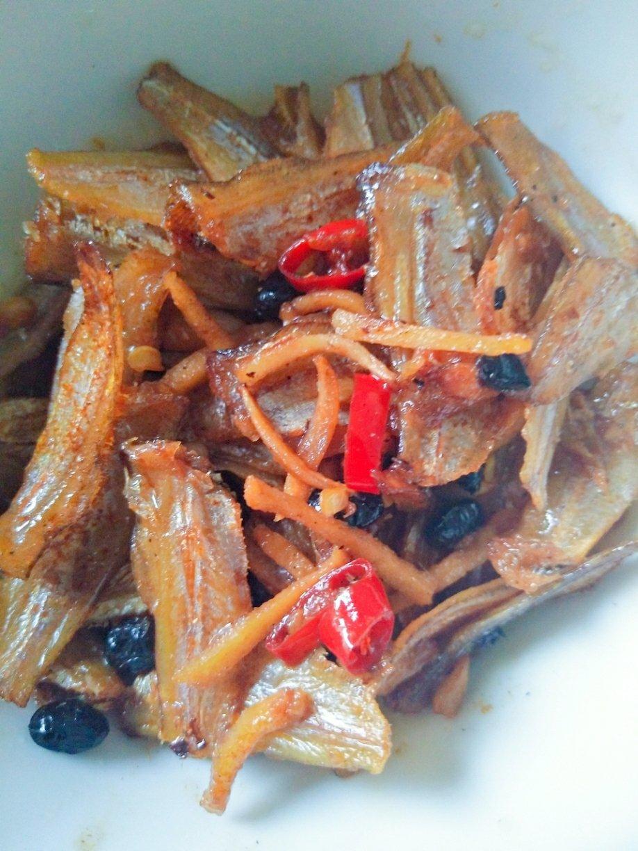 香辣小鱼干