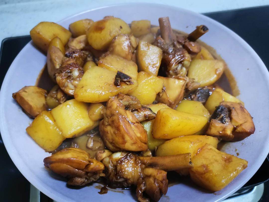 红烧鸡块炖土豆