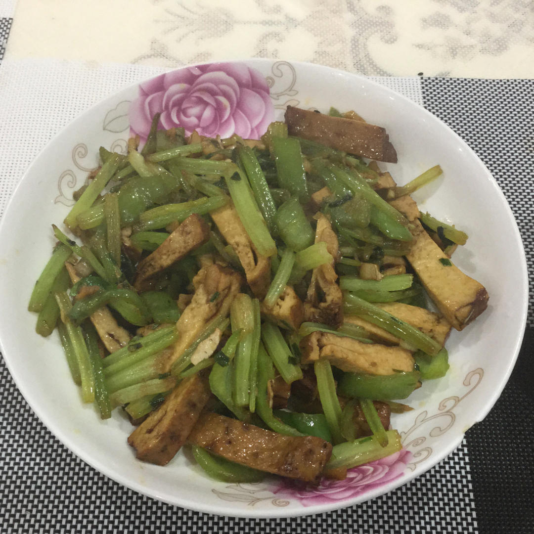 芹菜炒香干
