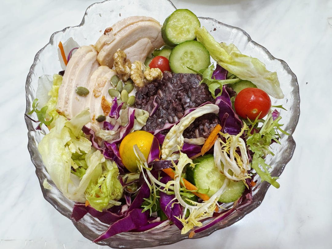 缤纷减脂沙拉碗 | 凉拌紫甘蓝鸡胸糙米版