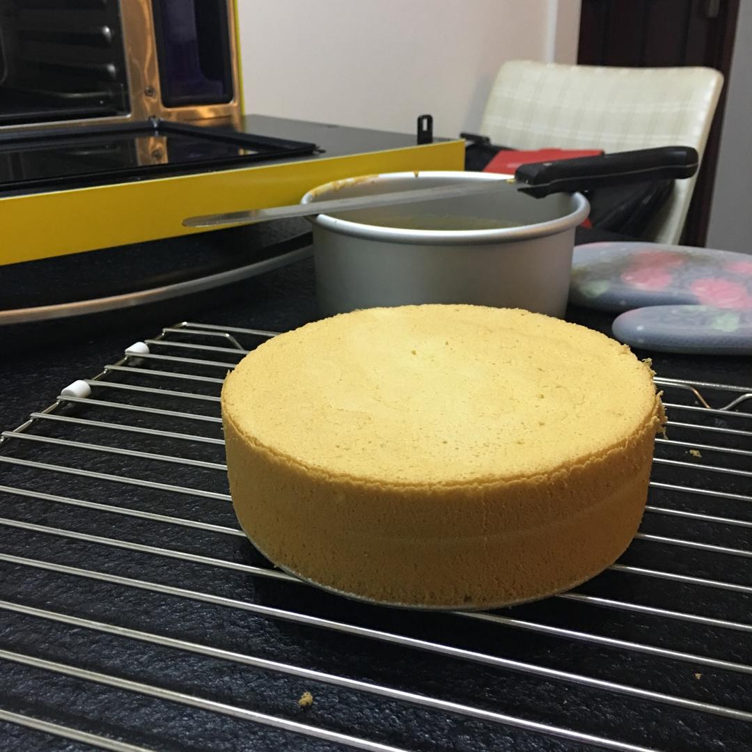 超简单完美戚风蛋糕（6寸2蛋）附打发、翻拌、脱模视频