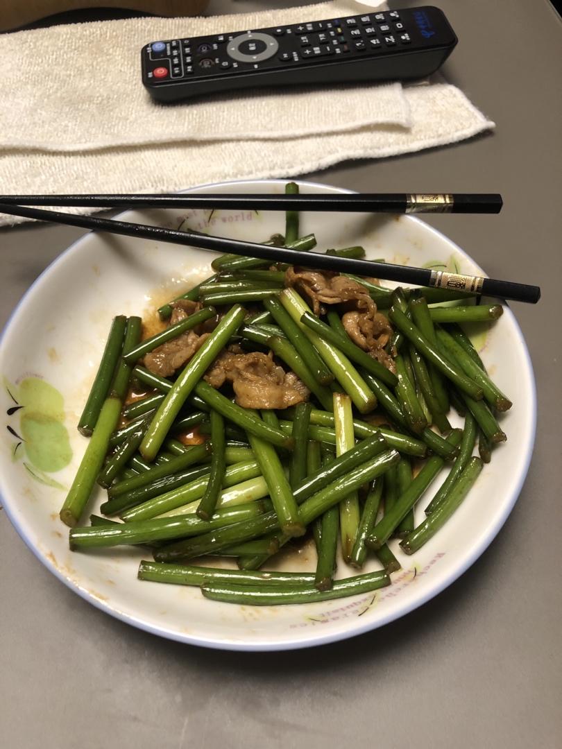 10分钟搞定的蒜苔炒肉，能吃三碗米饭。