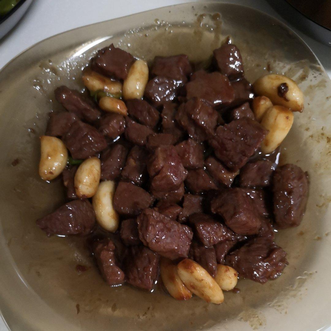 听起来就很好吃的黑椒蒜子牛肉粒