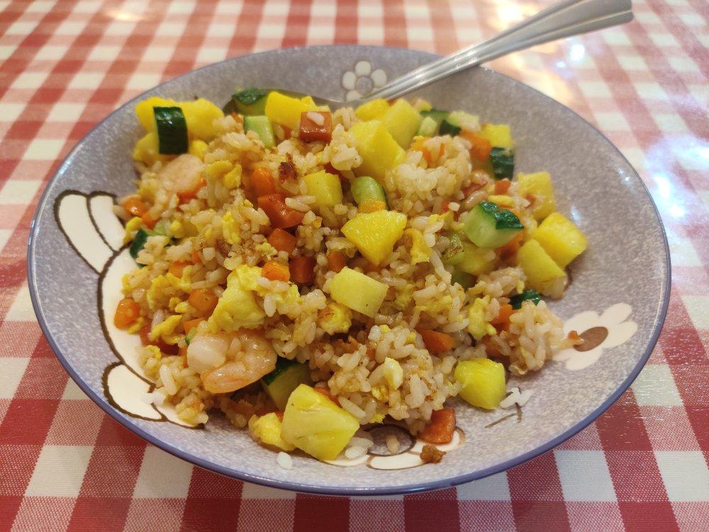 虾仁菠萝炒饭