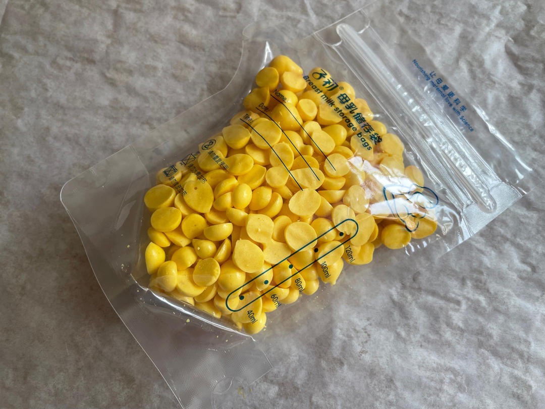 入口即化的无添加蛋黄溶豆