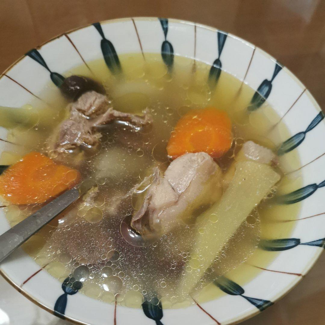 胡萝卜山药红枣鸡汤