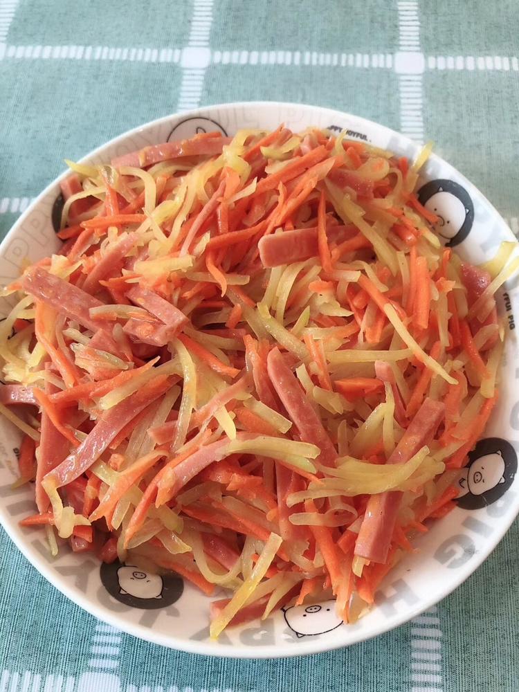 胡萝卜土豆丝火腿肠的做法