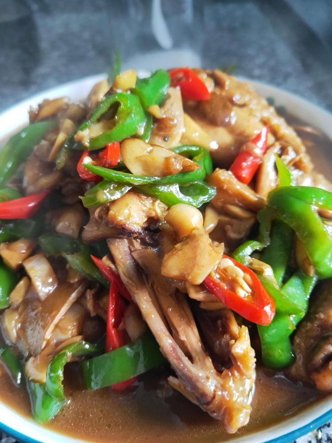 好吃到舔盘✅香辣过瘾超下饭的双椒炒鸡翅