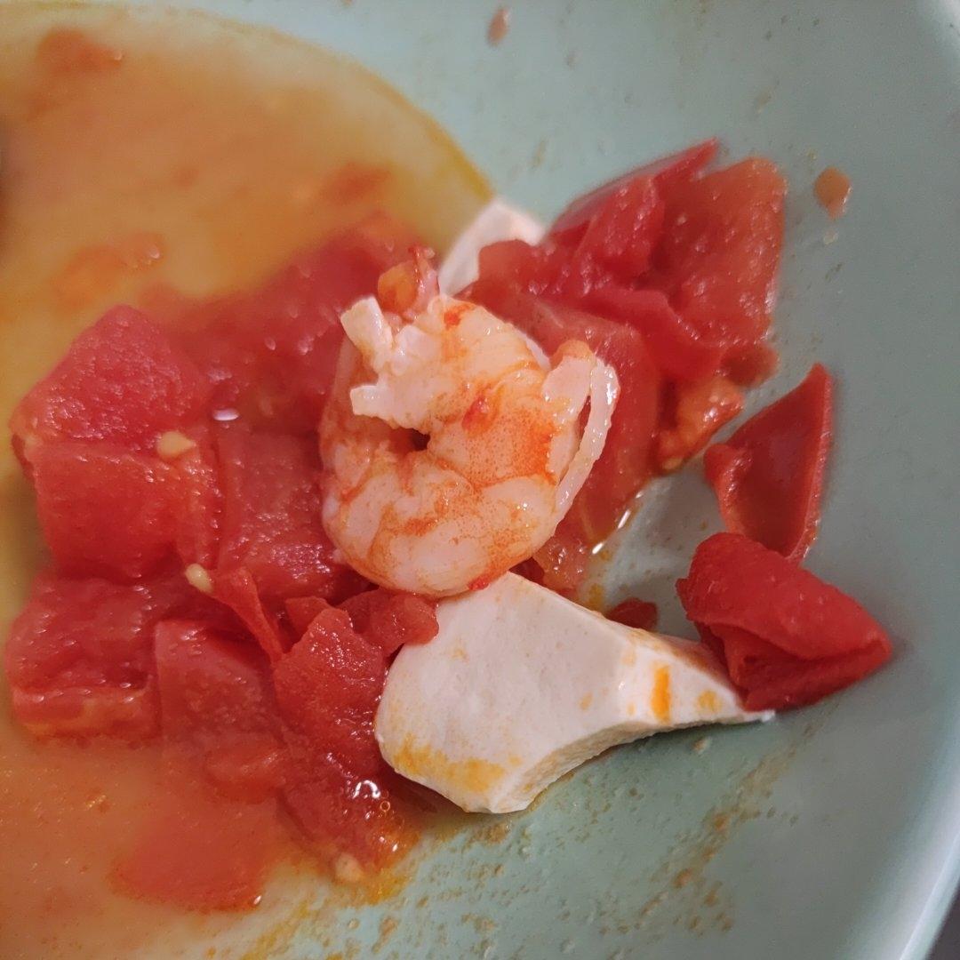 冬日里的一碗暖汤，番茄豆腐浓汤，不加一滴水，汤汁浓郁豆腐软嫩暖心又暖胃。