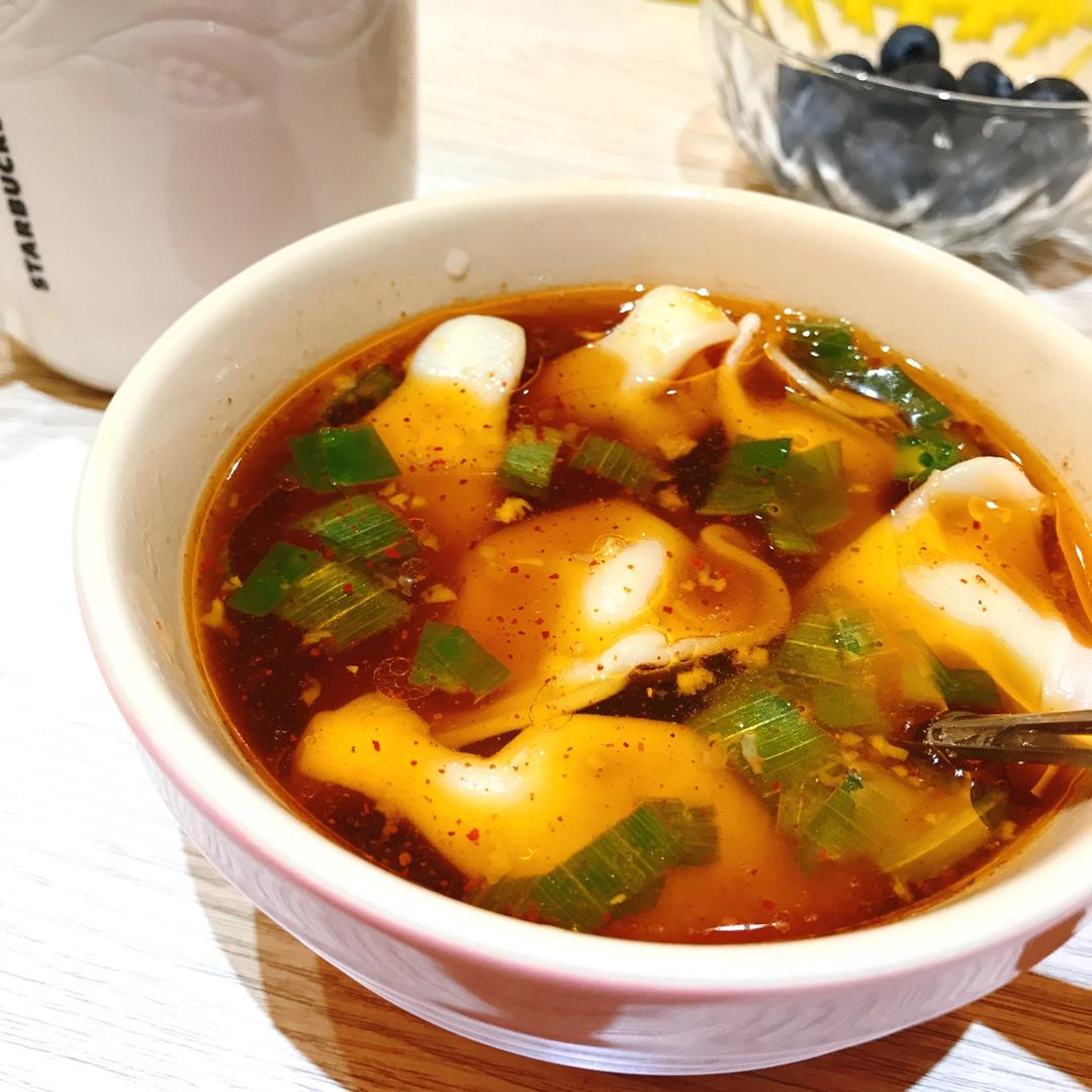 省时又便捷，没人能抗拒这碗酸汤水饺！🥟