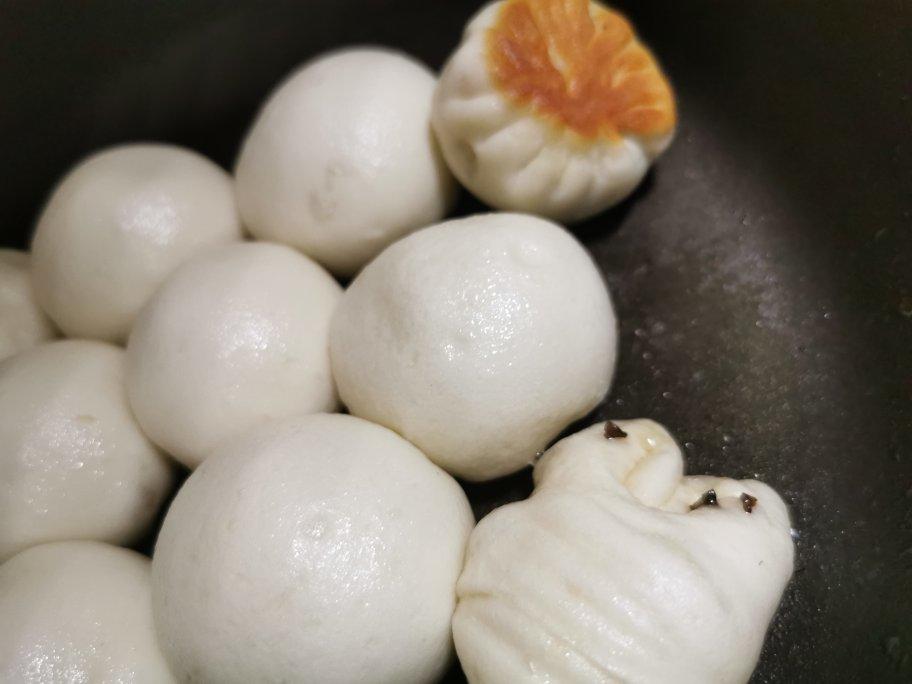 汁水满满的生煎包