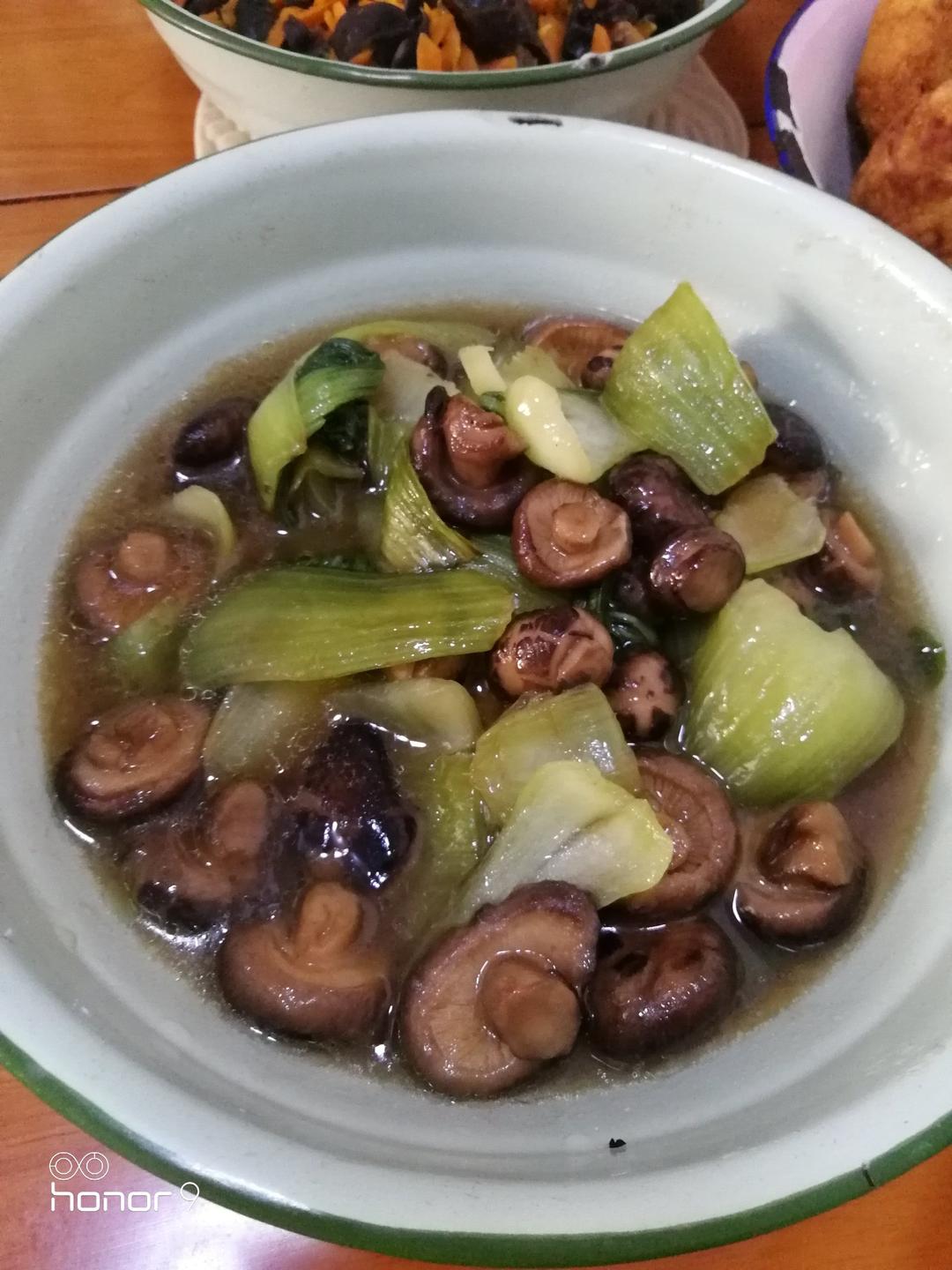 胡萝卜香菇炒木耳